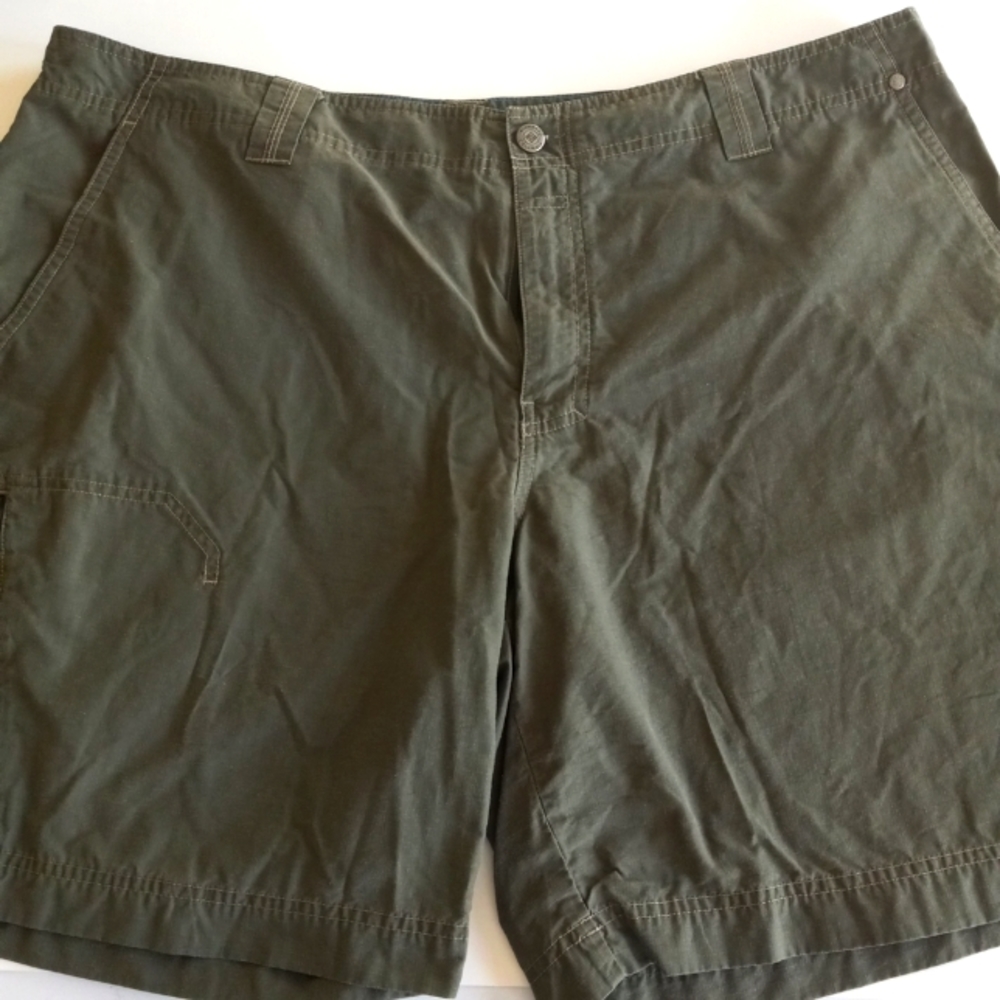 Columbia Men's Shorts/Cargo- Green